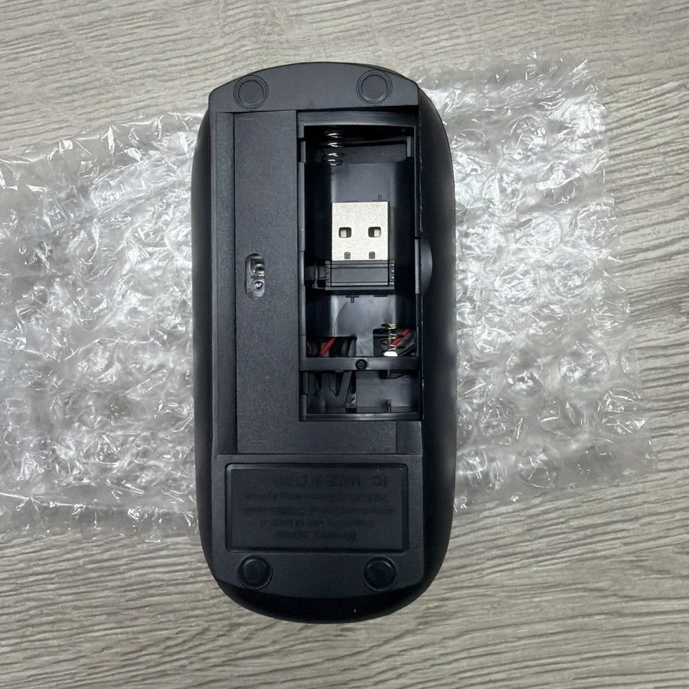 Ultrathin Wireless Bluetooth Keyboard for IOS, Android,‎ Windows W/ Mouse USB's